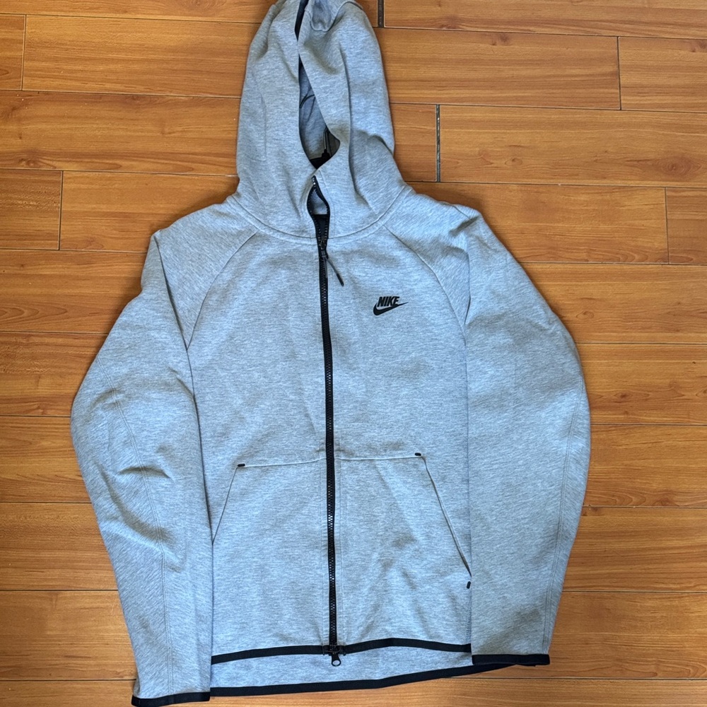 Nike Men's Light Gray Full-Zip Hoodie